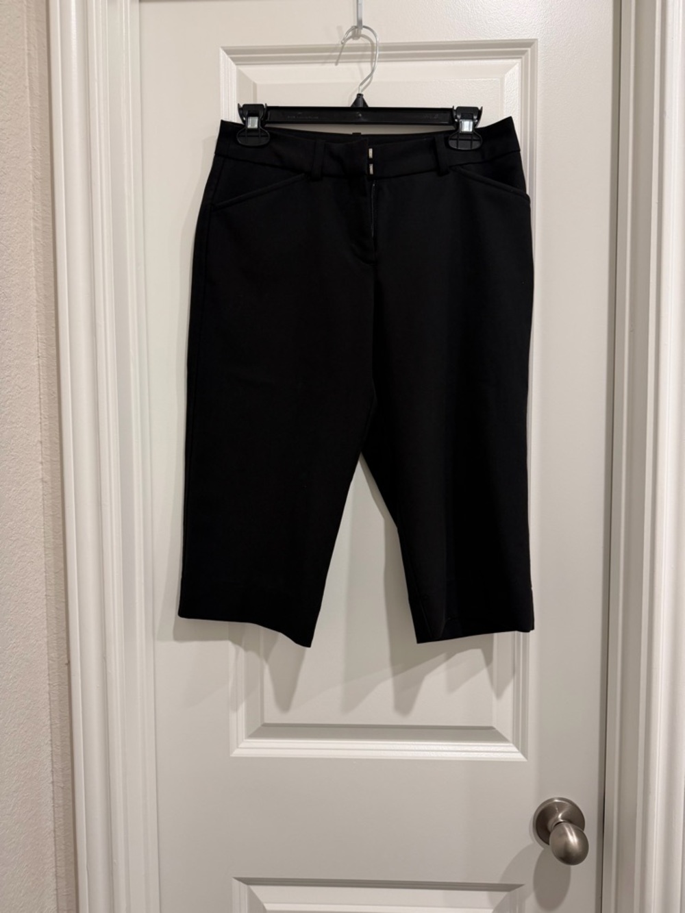 Worthington Black Ponte Capri Pants
